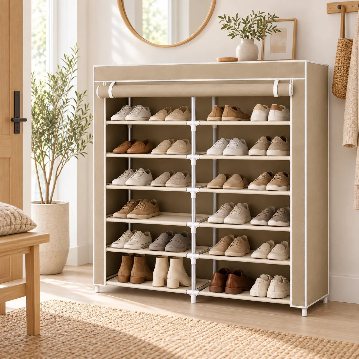 Offenes Schuhregal Beige-Weiß mit Schuhen in einem modernen Eingangsbereich